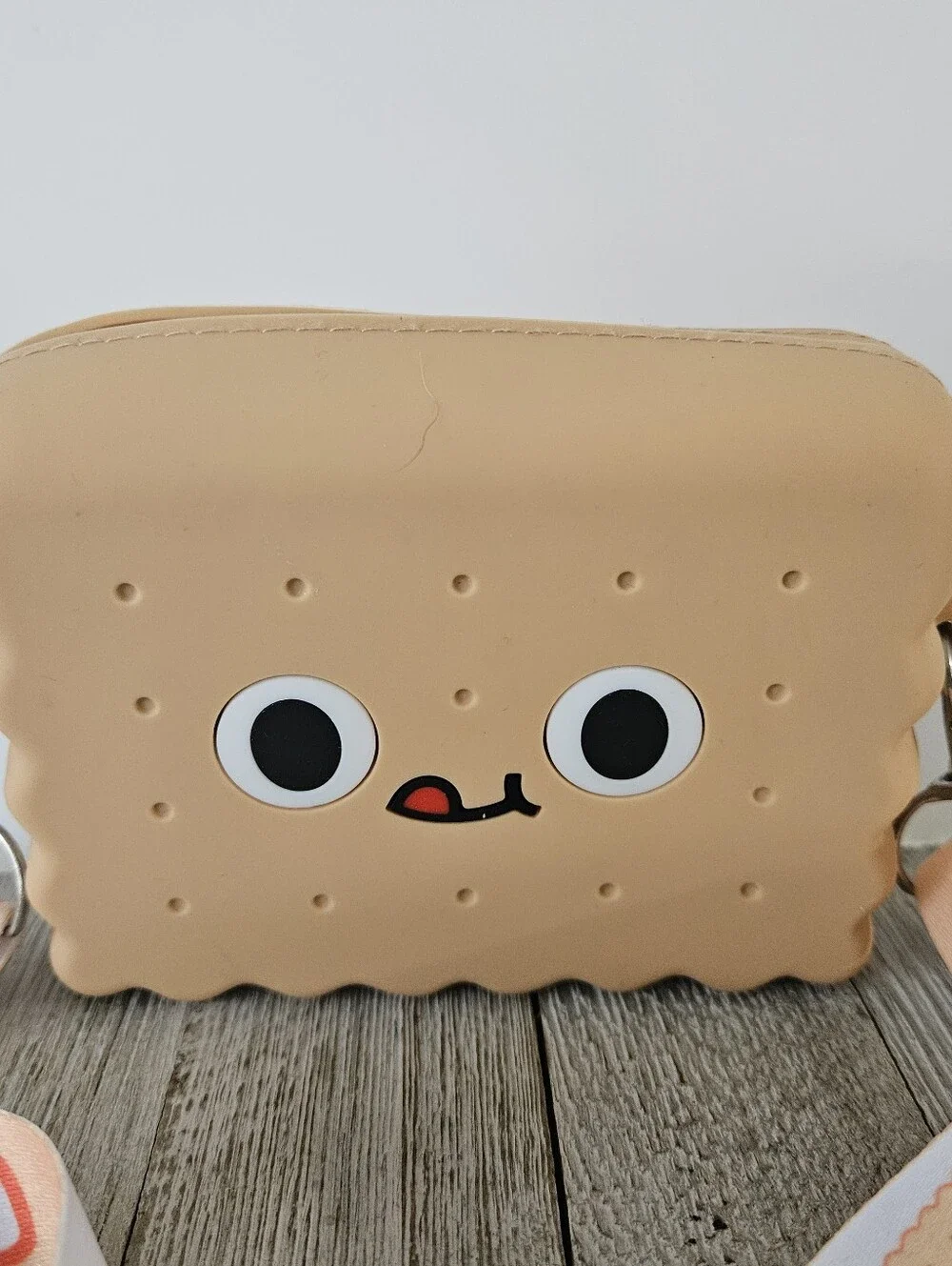 Q Uncle Biscuit Silicone Sandwich Crossbody Purse Handbag Tote Accessories Holde